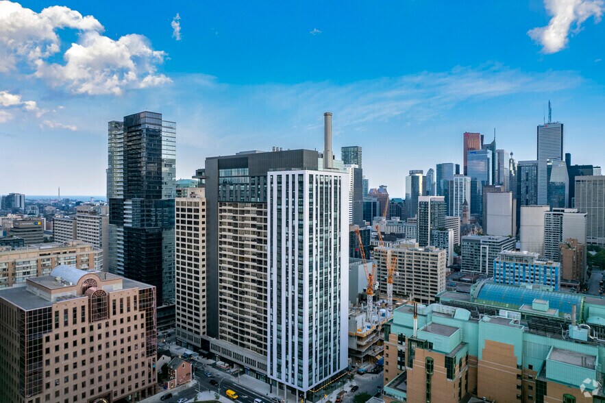 More Photos Of 700 Bay St, Toronto Office For Lease
