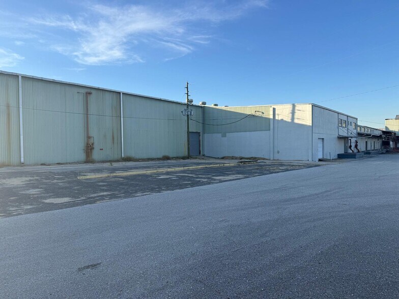 Primary Photo Of 315 North Blvd W, Davenport Warehouse For Sale