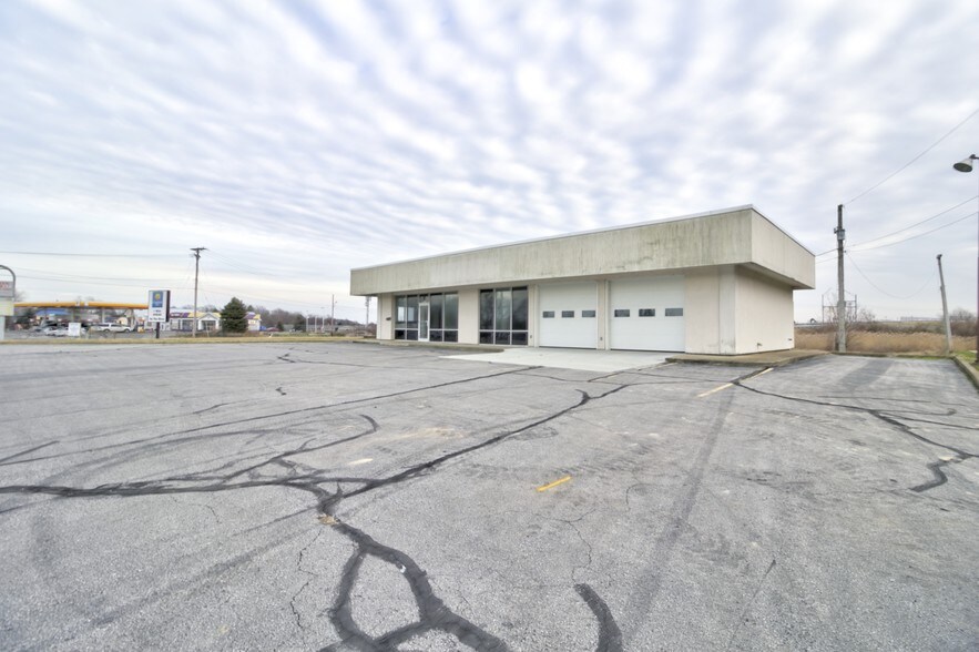 More Photos Of 2112 Cleveland Rd W, Huron Freestanding For Lease