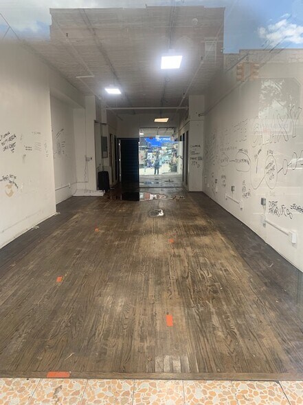 More Photos Of 30-59-30-61 Steinway St, Astoria Storefront Retail Office For Lease