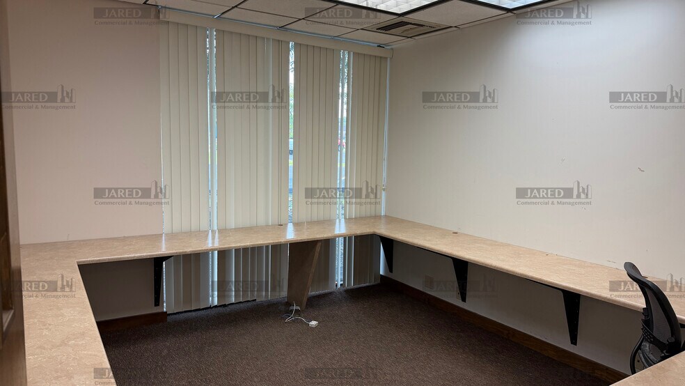 More Photos Of 509 S Union Ave, Springfield Light Distribution For Sale