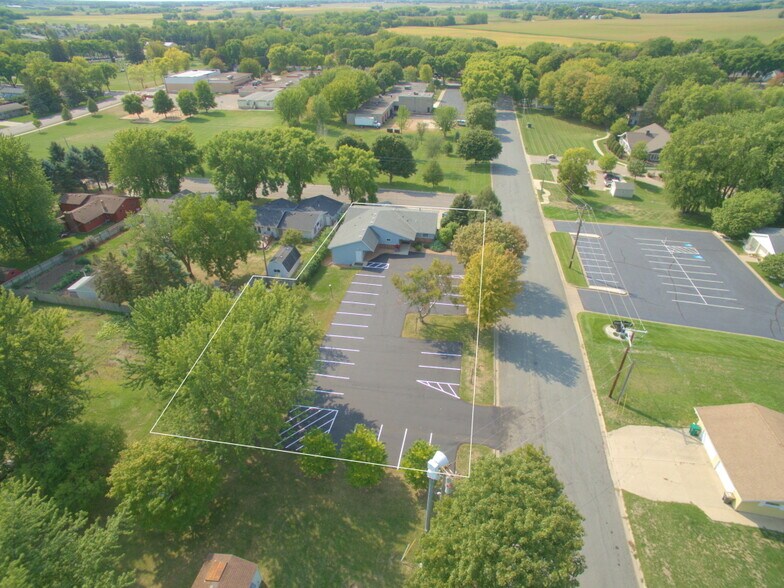 More Photos Of 123 Fairlawn Ave W, Winsted Office For Sale