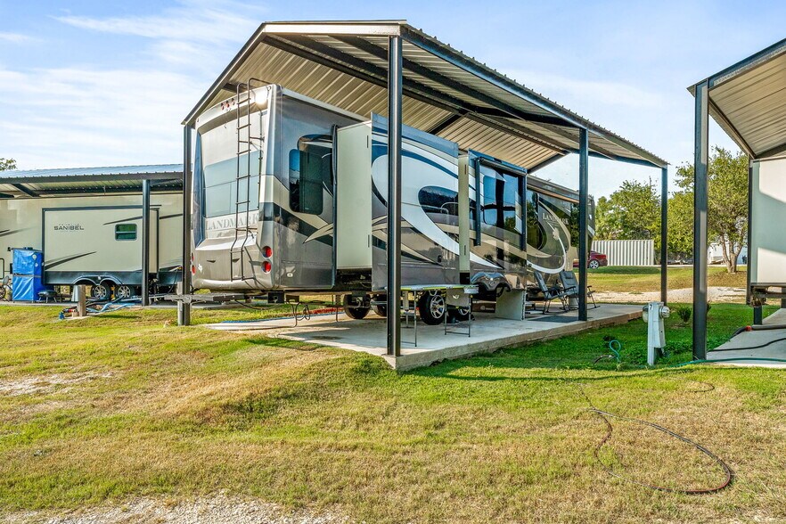 More Photos Of 1321 N FM 56, Glen Rose Specialty For Sale