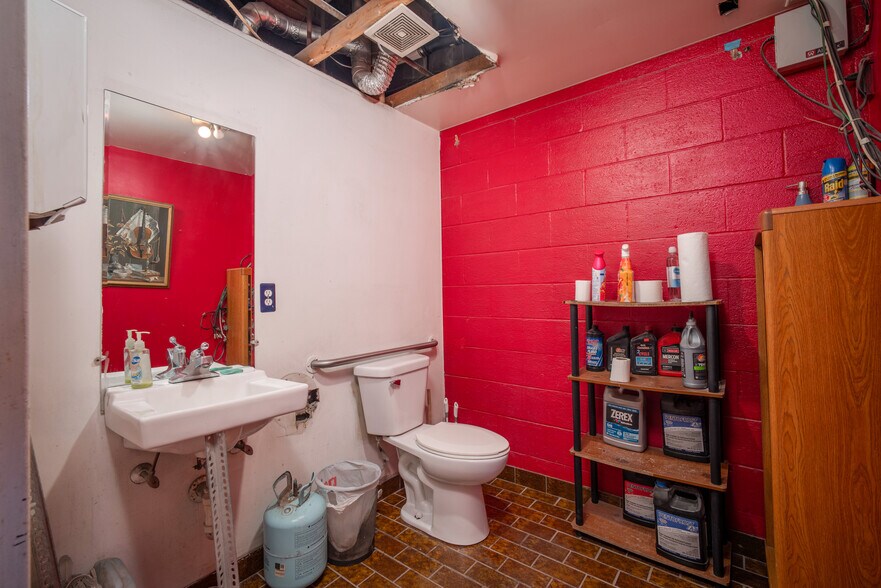 More Photos Of 20785 Orchard Lake Rd, Farmington Hills Warehouse For Sale