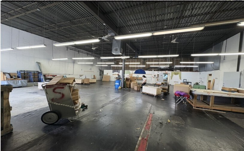 More Photos Of 28 Baiting Place Rd, Farmingdale Warehouse For Lease