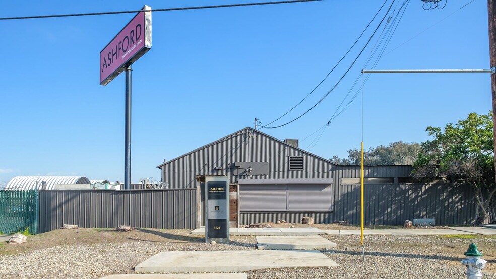 More Photos Of 1520-1528 N Sierra Vista Ave, Fresno Industrial For Sale