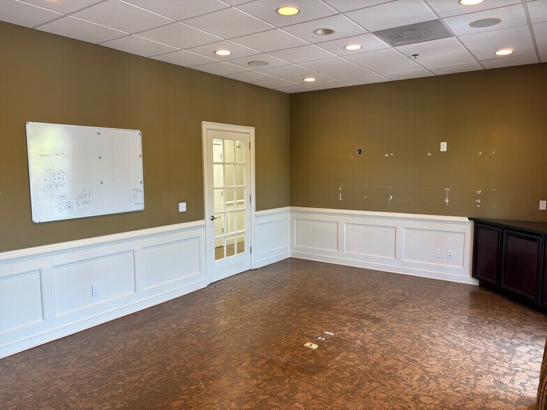 More Photos Of 10 Plantation Park Dr, Bluffton Office For Sale