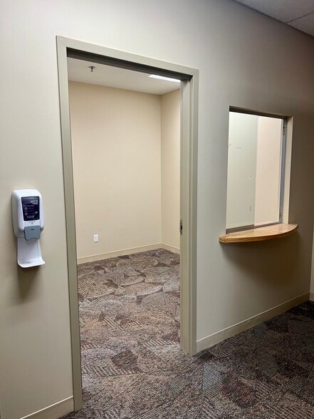 More Photos Of 50 Maple St, Springfield Medical For Lease