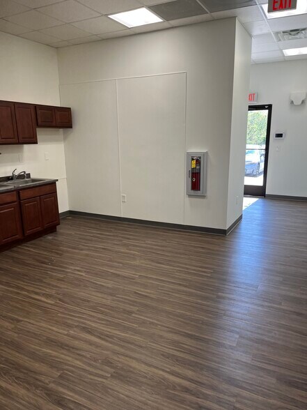More Photos Of 5 Myers Dr, Mullica Hill Medical For Lease