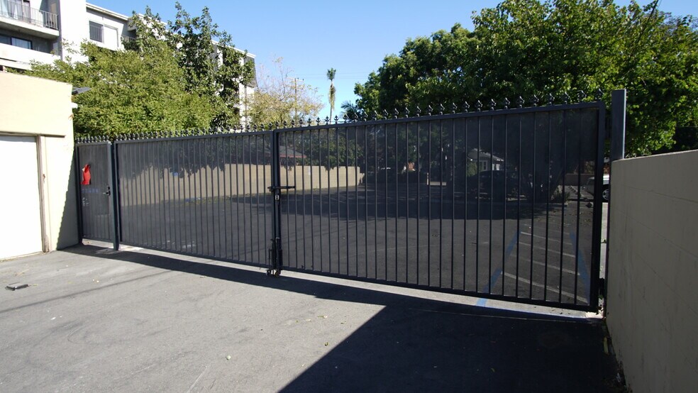 More Photos Of 1315 N Main St, Santa Ana Freestanding For Lease