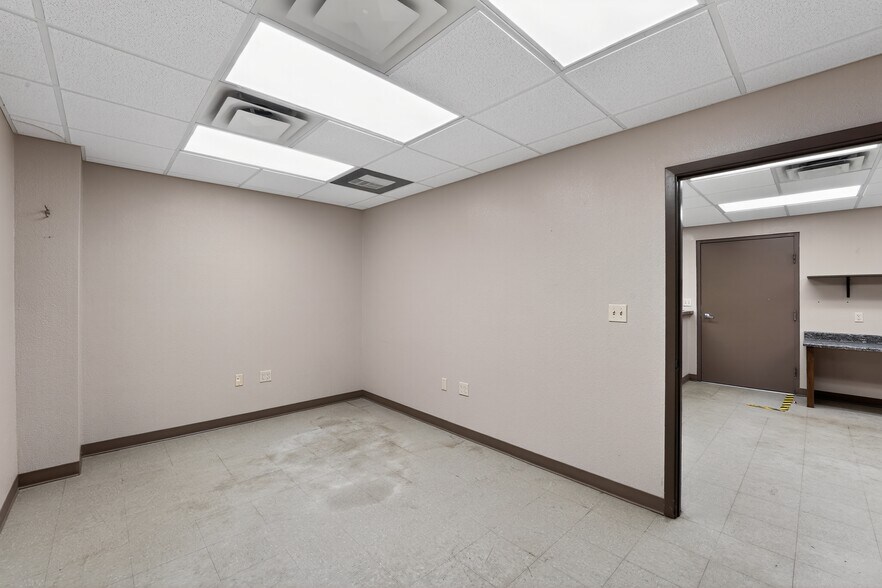 More Photos Of 2434 Etring Ave, Corpus Christi Warehouse For Sale