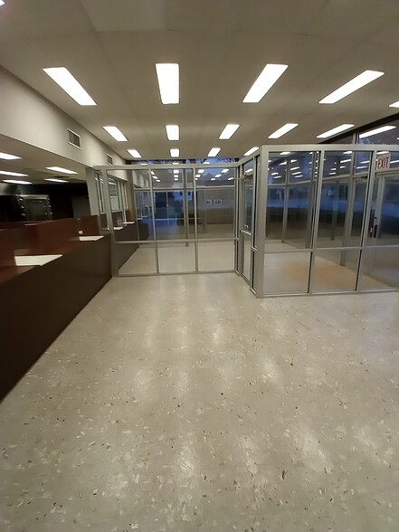 More Photos Of 407 Erwin Rd, Stonewall Freestanding For Sale