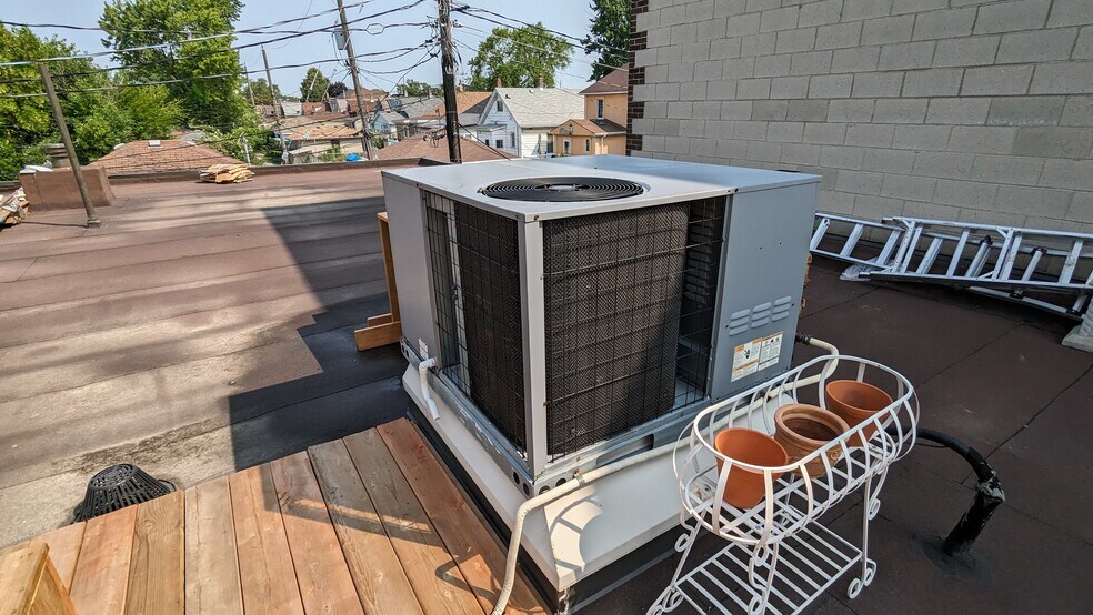 More Photos Of 816 Erie St E, Windsor Storefront Retail Residential For Sale