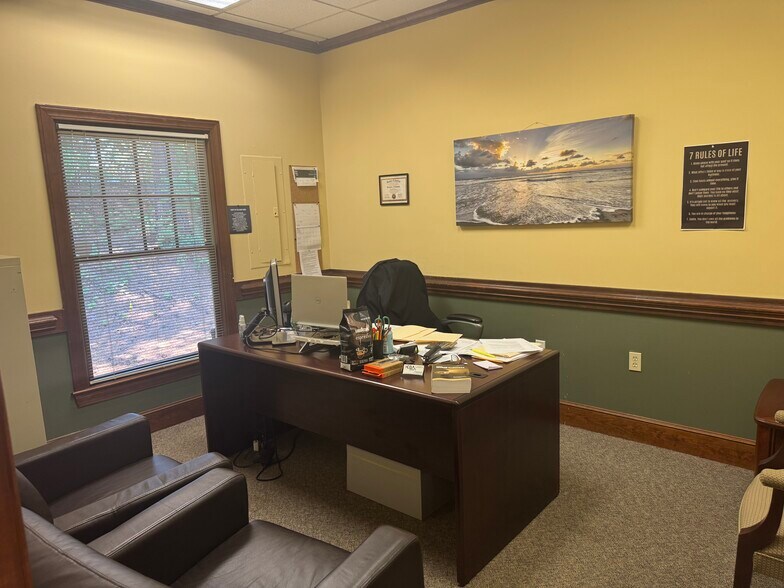 More Photos Of 20462 Chartwell Center Dr, Cornelius Office For Lease