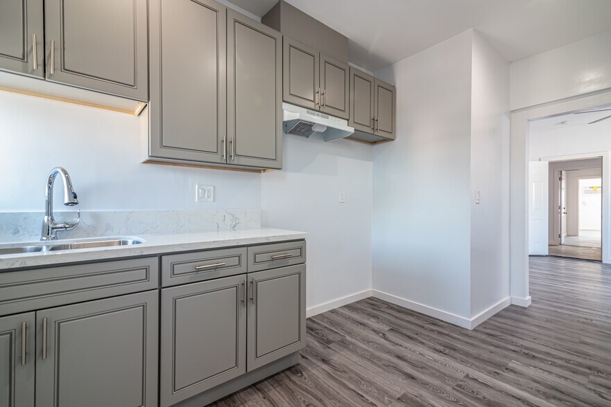 More Photos Of 1885-1899 W Jefferson Blvd, Los Angeles Apartments For Sale