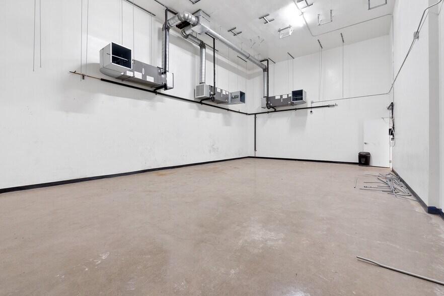 More Photos Of 3501 Emery St, Los Angeles Manufacturing For Sale