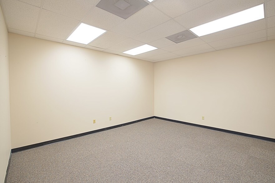 More Photos Of 221 Barren Springs Dr, Houston Unknown For Lease