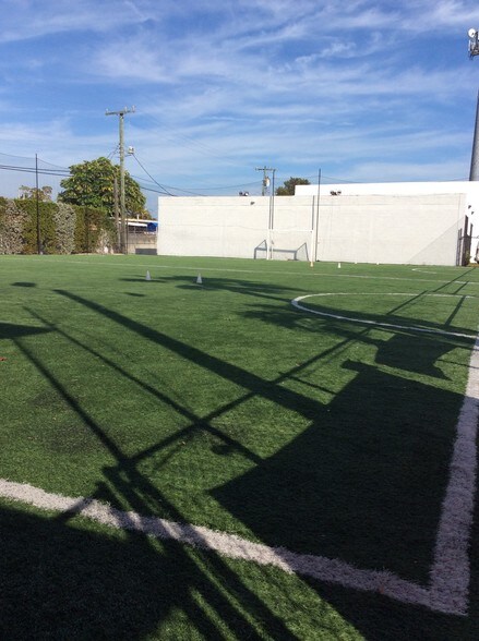 More Photos Of 3075 SW 28th St, Miami Warehouse For Lease