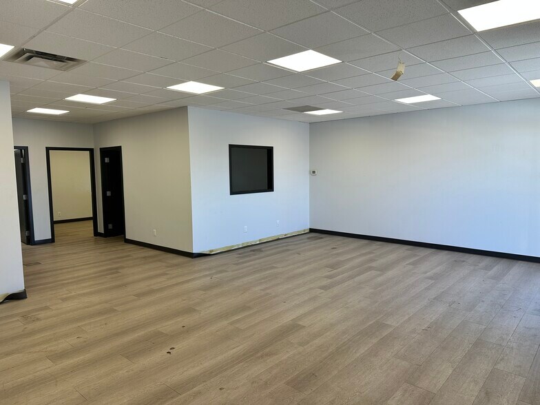More Photos Of 3420 12th St NE, Calgary Warehouse For Lease