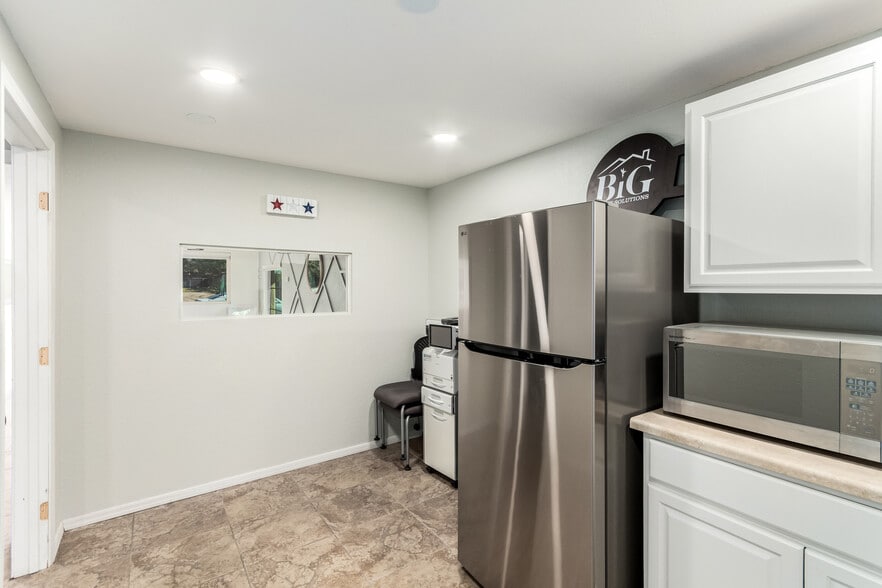 More Photos Of 727 N Swan Rd, Tucson Office For Sale