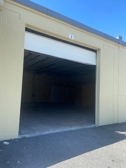 More Photos Of 3500 Aloma Ave, Winter Park Warehouse For Lease