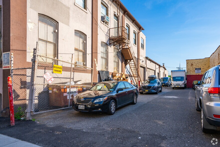 More Photos Of 567 52nd St, West New York Manufacturing For Lease