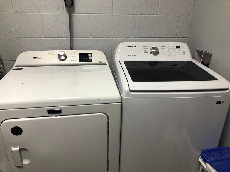 More Photos Of 11032-11042 Ventura Blvd, Studio City Storefront For Lease