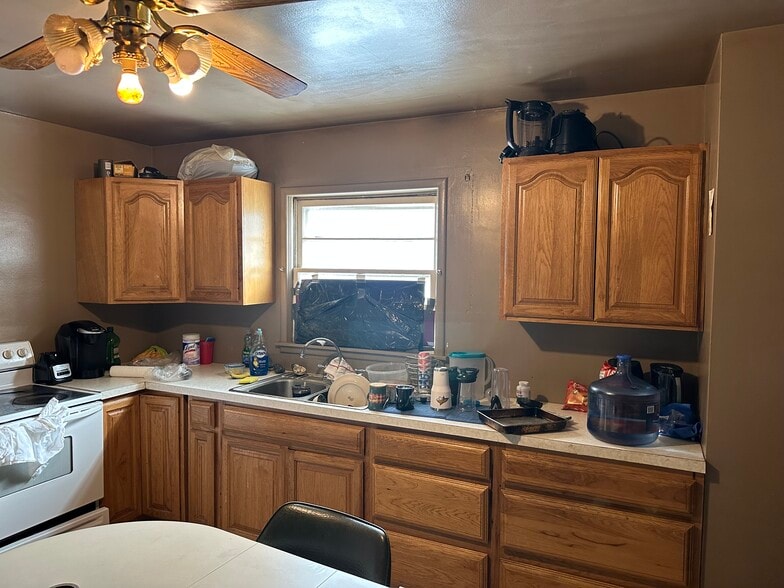 More Photos Of 313 Sheridan St, Plentywood Apartments For Sale