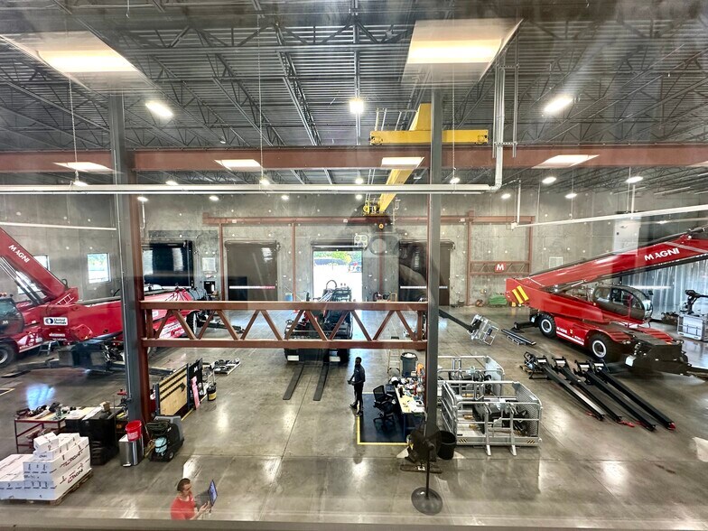 More Photos Of 651 N Michigan Ave, Kenilworth Flex For Lease