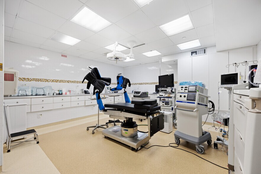 More Photos Of 7210 13th Ave, Brooklyn Medical For Lease