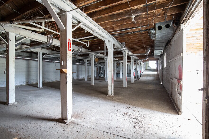 More Photos Of 765 E Washington St, Monticello Auto Repair For Sale