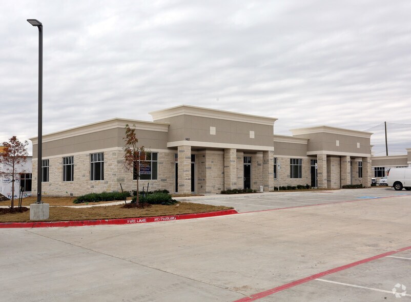 More Photos Of 1402 S Custer Rd, McKinney Office For Sale