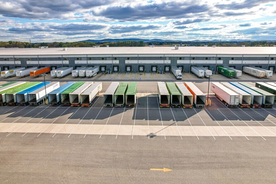 More Photos Of 100 Fry Dr, Mechanicsburg Distribution For Lease