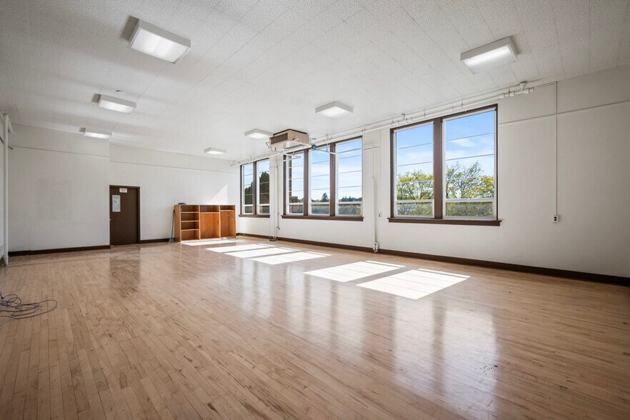 More Photos Of 115 NW State St, Pullman Loft Creative Space For Sale