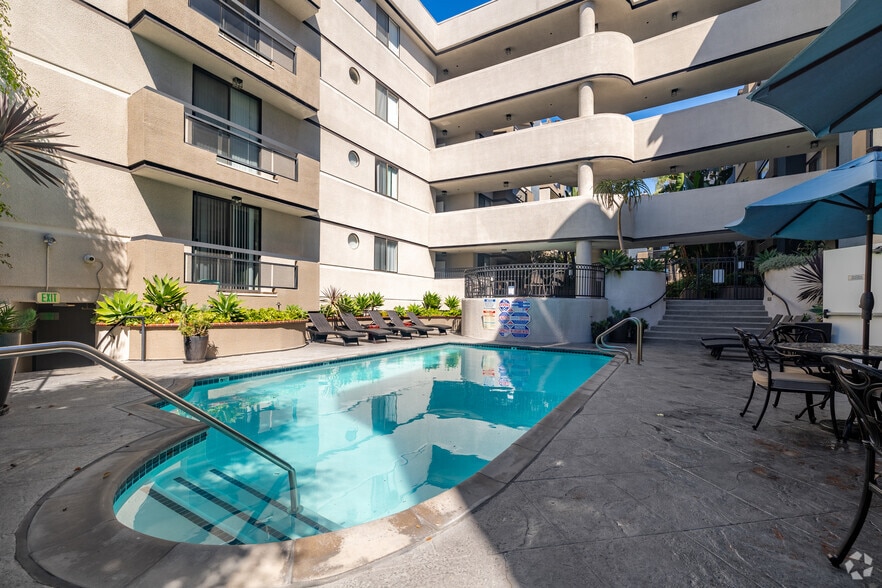 More Photos Of 740 S Burnside Ave, Los Angeles Apartments For Sale