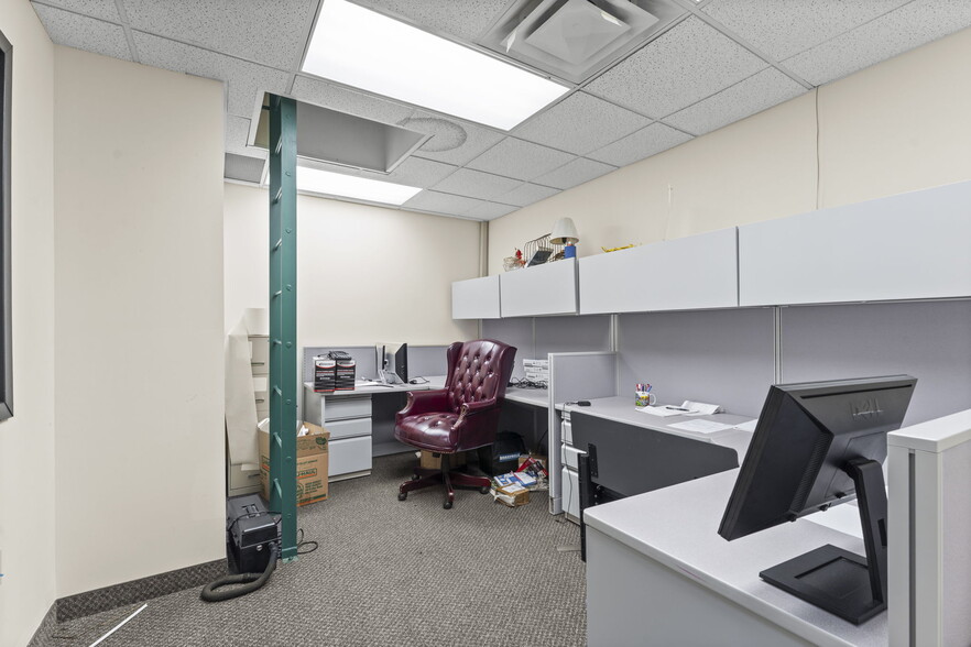 More Photos Of 8825 N Xylon Ave, Brooklyn Park Manufacturing For Sale