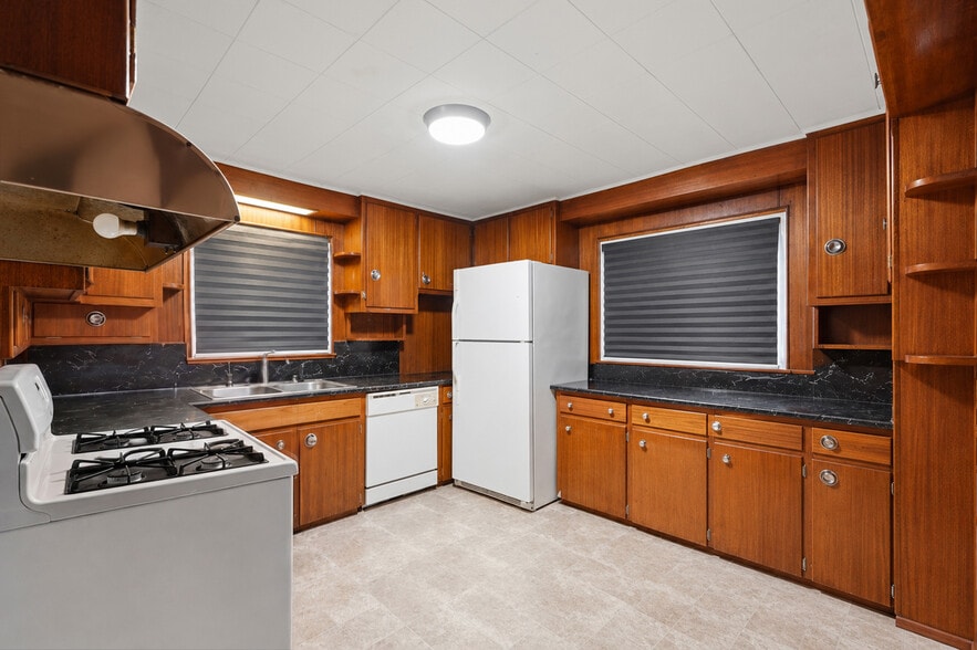 More Photos Of 23589-23593 Van Born Rd, Taylor Freestanding For Sale