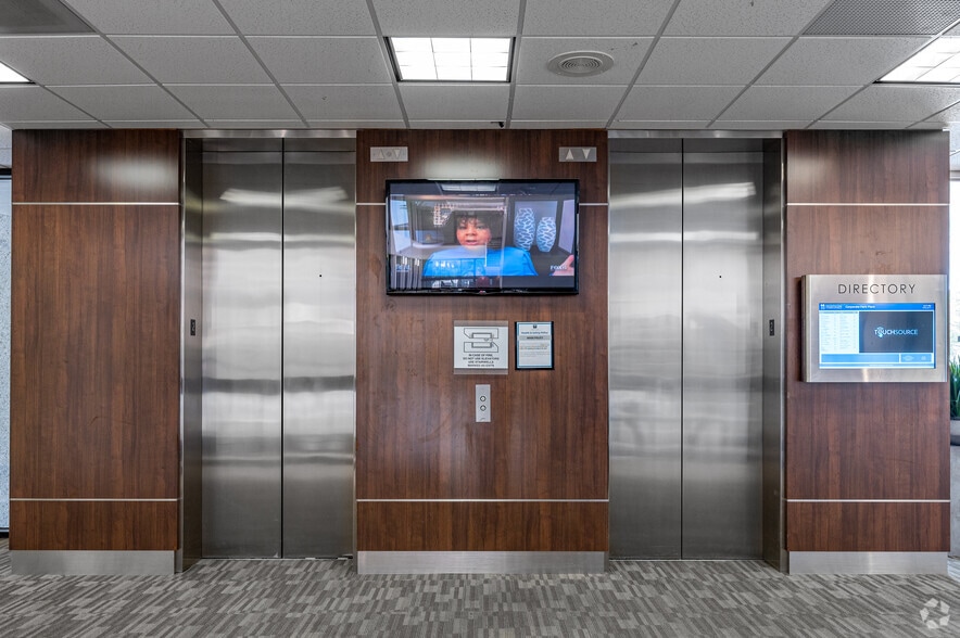 More Photos Of 1333 Corporate Dr, Irving Loft Creative Space For Lease