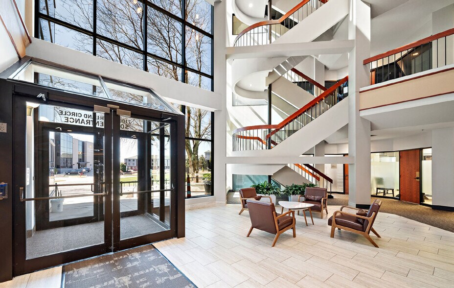 More Photos Of 7100 Northland Cir N, Brooklyn Park Office For Lease