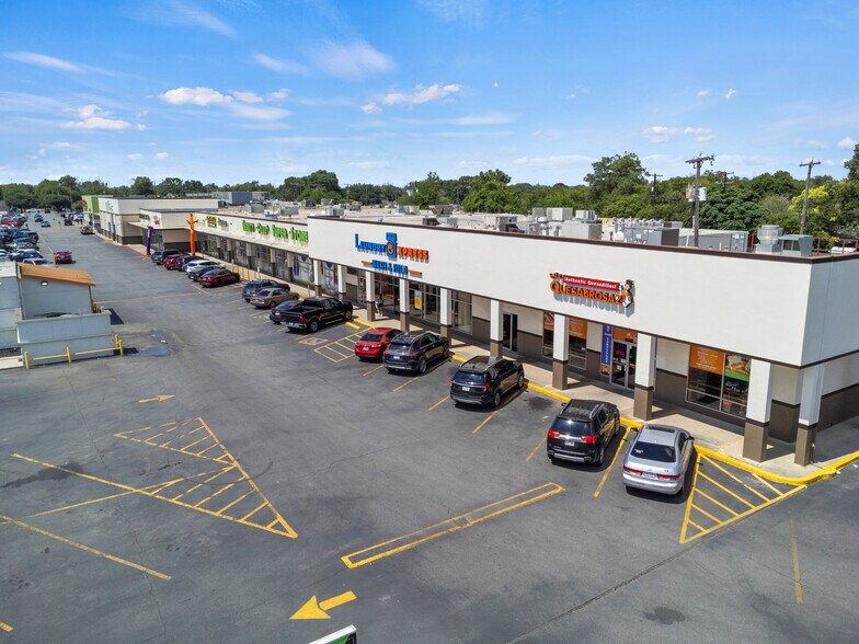 More Photos Of 907-1015 S WW White Rd, San Antonio Freestanding For Lease