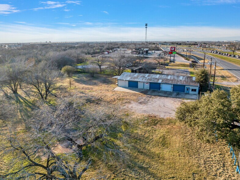 More Photos Of 11211 S US Highway 181, San Antonio Warehouse For Sale