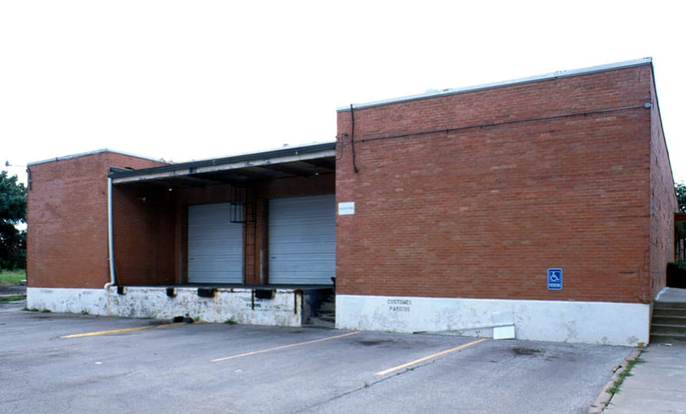More Photos Of 8107 Chancellor Row, Dallas Warehouse For Lease