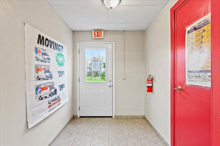 More Photos Of 6886 Wishart St, Huntsville Light Distribution For Lease