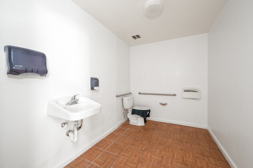 More Photos Of 3579 Gage Ave, Bell Medical For Sale