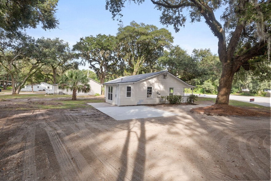 More Photos Of 27 Miller Dr W, Beaufort Office Residential For Sale