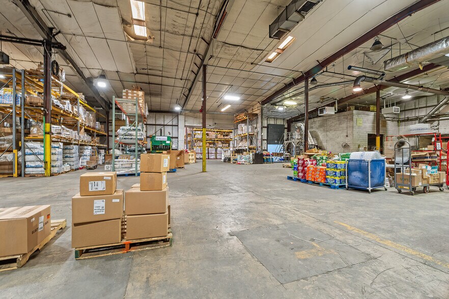 More Photos Of 555 Country Club Rd, Dallas Warehouse For Sale