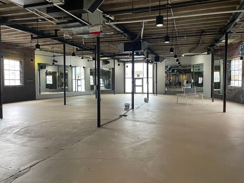 More Photos Of 200 Wyandotte St, Kansas City Storefront Retail Office For Sale