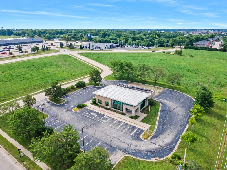 More Photos Of 2001 Shepard Rd, Normal Bank For Sale