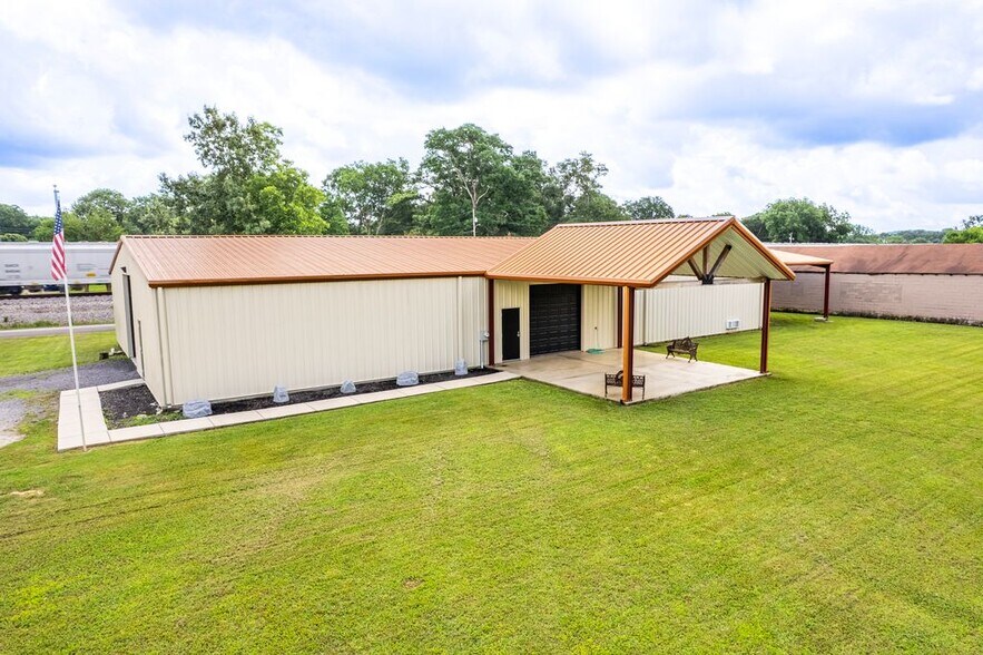 More Photos Of 2418 US-31, Falkville Warehouse For Sale