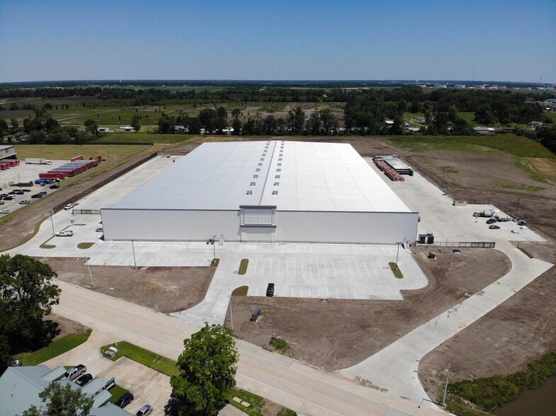 More Photos Of 2070 Commercial Dr, Port Allen Distribution For Lease